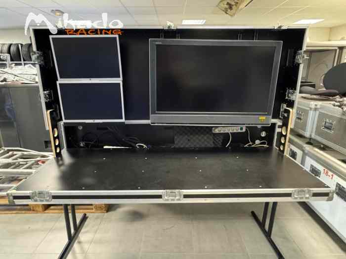 Flight-case – Poste ingénieurs 3 places – Écrans intégrés 1