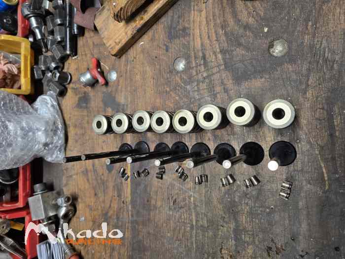 Vends soupapes forgées, ressorts et coupelles montage Renault F7R 1