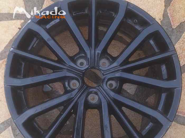 1 Jante clio 4 trophy 18 pouces 0