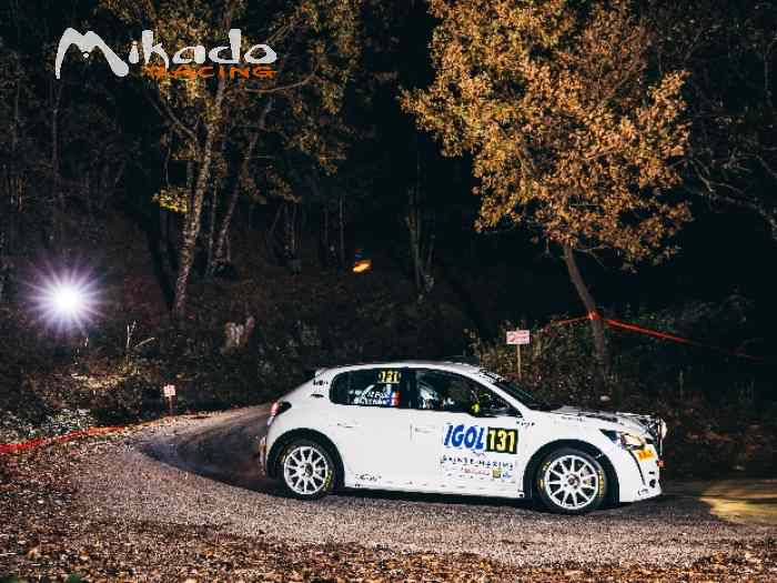 PEUGEOT 208 RALLY4 avec plateau 2