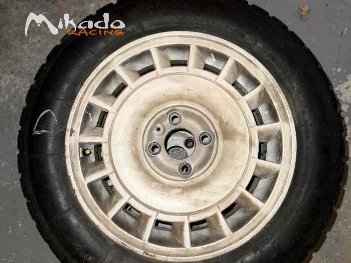 5 Pneus clous Michelin 15 pouces 3