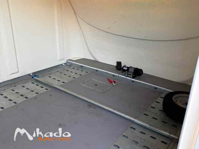 Remorque fermée porte voiture 1