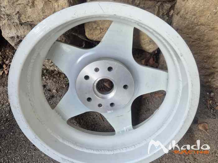 Jantes étroite Subaru Mitsubishi 1