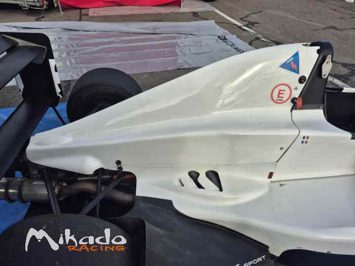 Recherche capot arriére Tatuus FR2000 jusque 2008