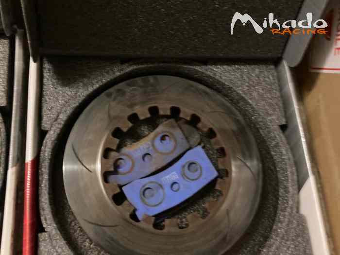 DISQUES FREINS AVANTS ET ARRIÈRES SKODA FABIA R5 TBE 4