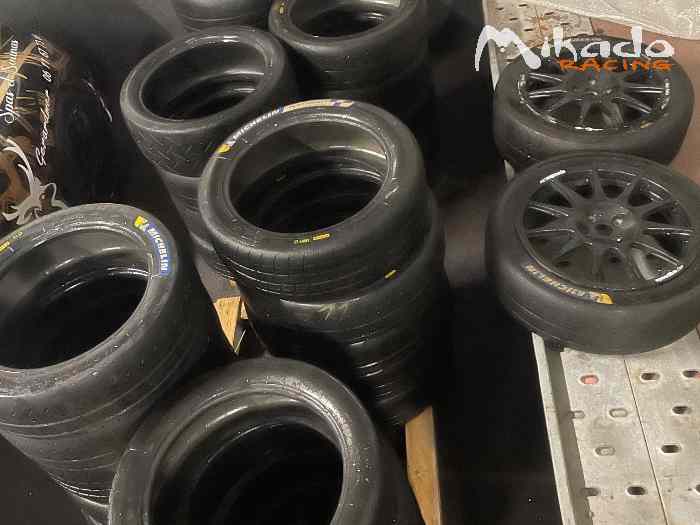 Gros lot de pneus Michelin 17p 2
