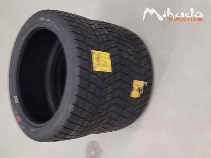 Pneus pluie Pirelli 265/645-18 WH