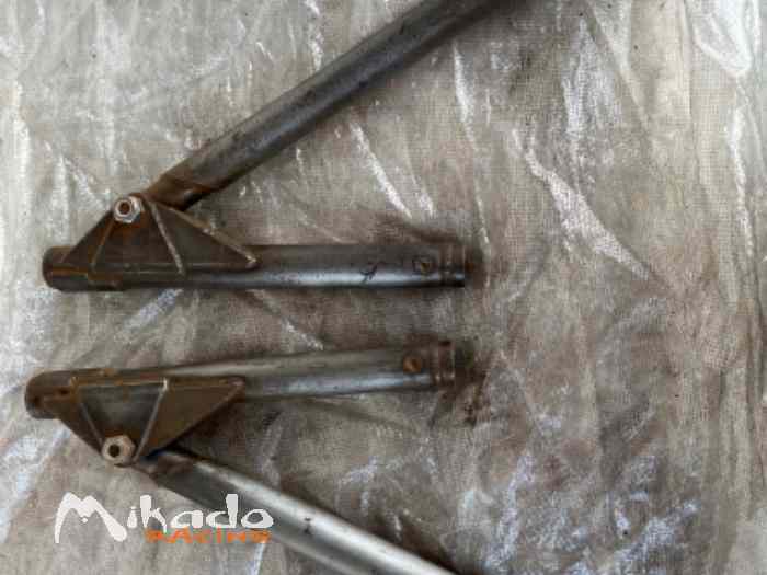 2 triangles nus neufs bmw compact F2000 0