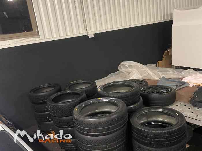 Gros lot de pneus Michelin 17p 4