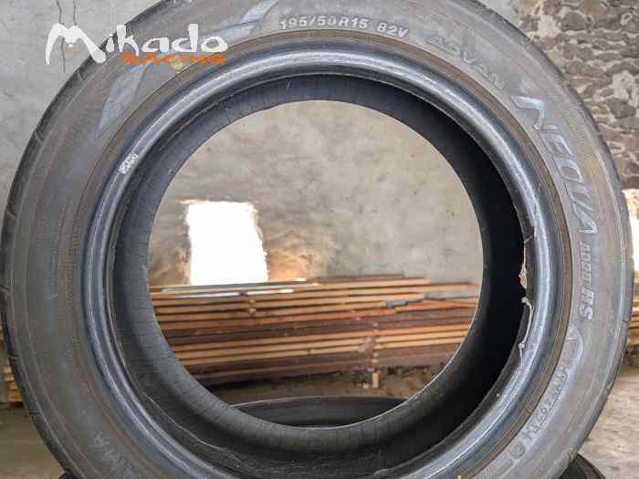 Pneus Yokohama AD08 RS 15 Pouces 1