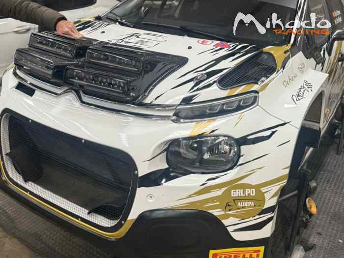 Supports de phares en fibre de carbone pour Skoda Fabia R5 / Rally2 et Citroën C3 Rally2 3