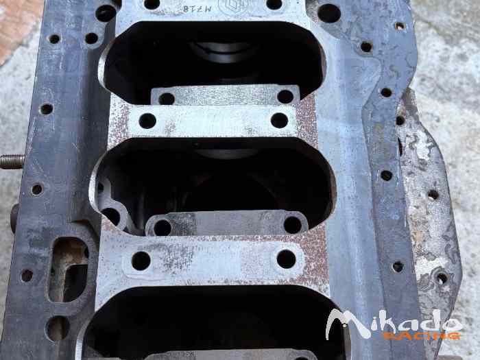 Bloc moteur Clio maxi +soupapes – photo 2 sur 3