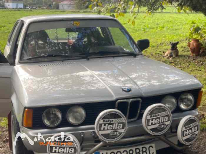 BMW 320i e21 vehículo histórico de carreras 2