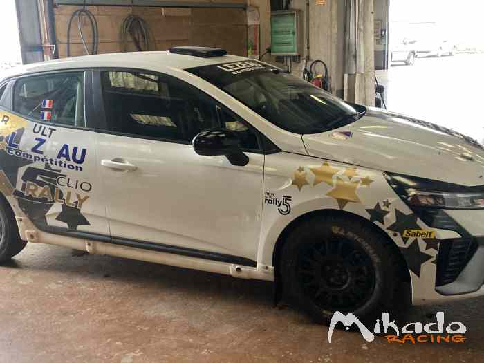 Clio rc5 terre et asphalte