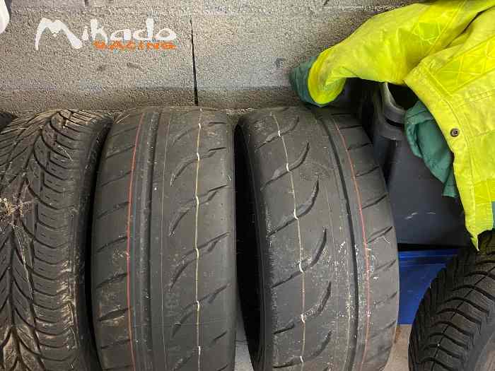 Pneus semi slick neufs Toyo Proxes R888R 2