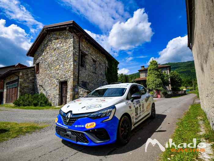 Galauto motor sport noleggia Renault Clio Rally 5 3