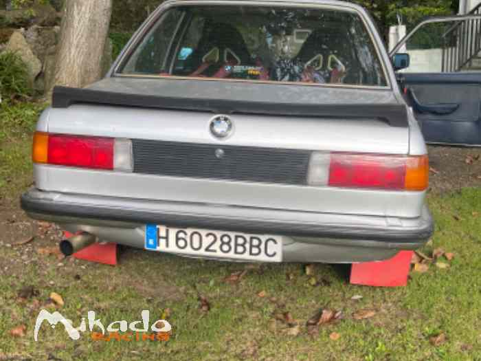 BMW 320i e21 vehículo histórico de carreras 3