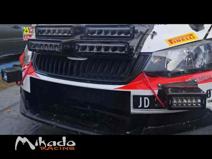 Supports de phares en fibre de carbone pour Skoda Fabia R5 / Rally2 et Citroën C3 Rally2 4