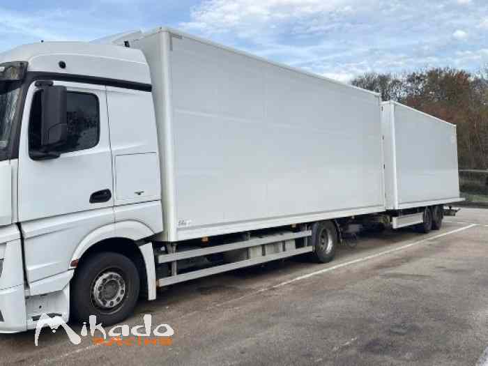 Location Poids Lourds Mercedes Actros de type + Camion Remorque 0