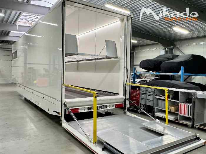 Tracteur Mercedes Actros + RaceTrailer état Totalement neuf 2