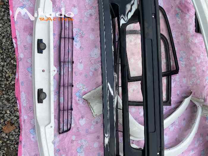 Lot pieces carrosserie 205 gti 0