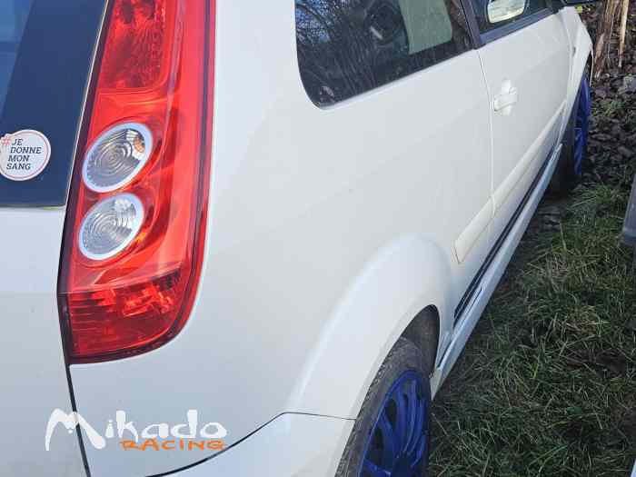 FIESTA 6 ST150 2006 blanche bande bleue 1