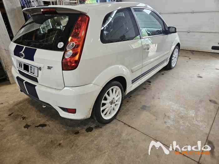 FIESTA 6 ST150 2006 blanche bande bleue 3