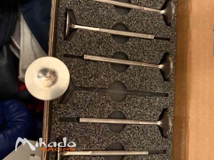 Bloc moteur Clio maxi +soupapes – photo 3 sur 3
