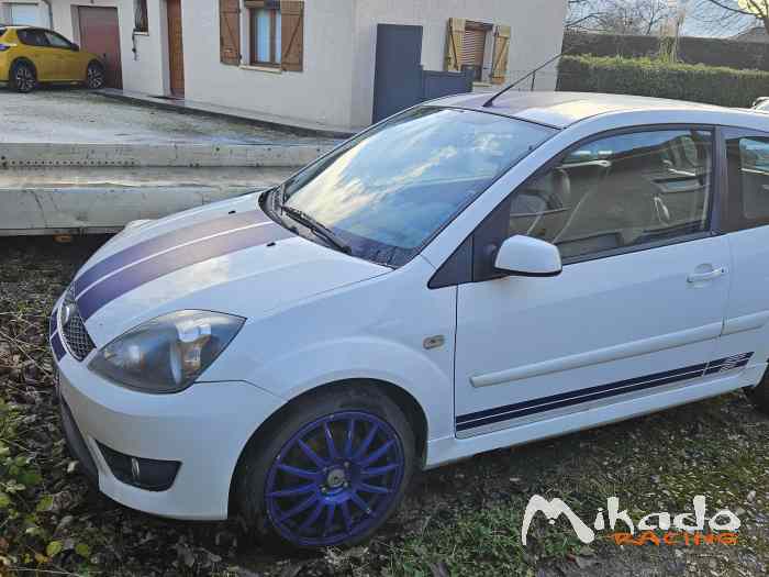 FIESTA 6 ST150 2006 blanche bande bleue 0