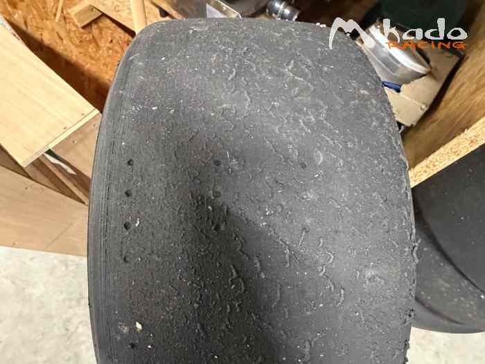 Pneu Pirelli – photo 2 sur 3