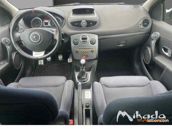 Clio 3 RS F1 Team – photo 2 sur 4