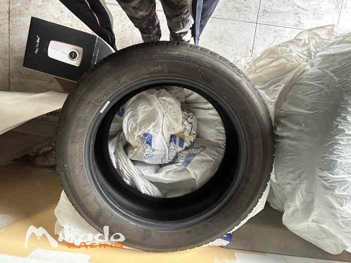 À saisir 4 pneus bridgestone turenza T005 225/55/19 103H état neuf – photo 2 sur 3