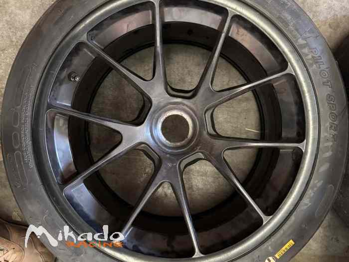 Jantes Porsche Racing à écrou central – photo 3 sur 6
