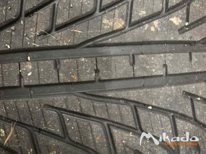 Pneus pluie Porsche Lambo ect – photo 2 sur 2