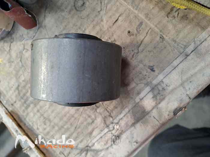 Silentbloc inférieur 205 GTI – photo 3 sur 3