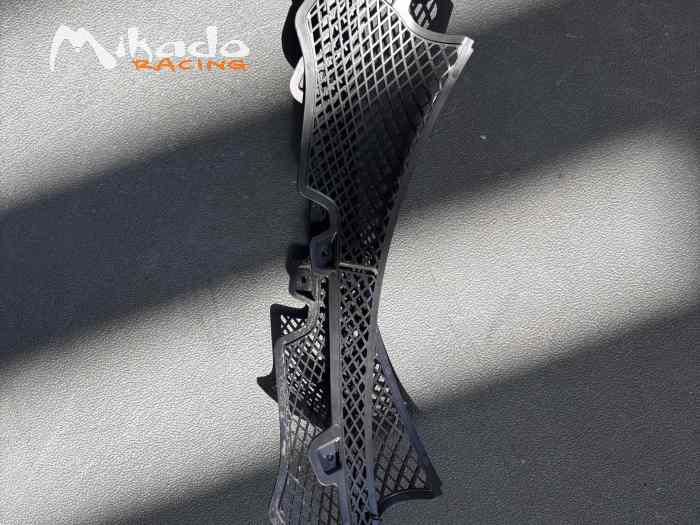 2 grilles Porsche – photo 2 sur 3