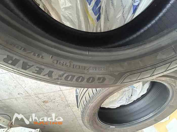 4 pneus goodyear efficient grip 235/50/19 111/109H état neuf – photo 2 sur 3