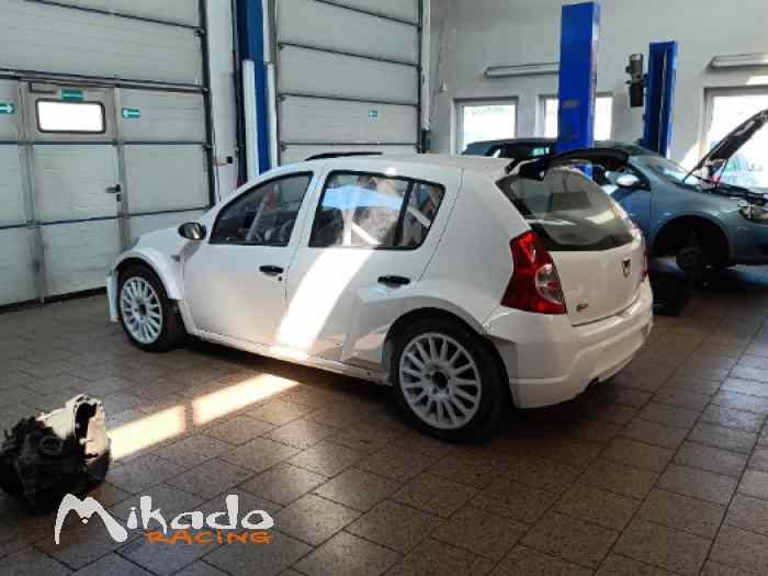 Dacia Sandero S2000 1.6 turbo – photo 3 sur 3