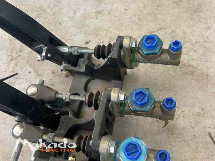 VENDU Pédal box complet tilton 600 avec maître cylindres ap racing – photo 3 sur 6