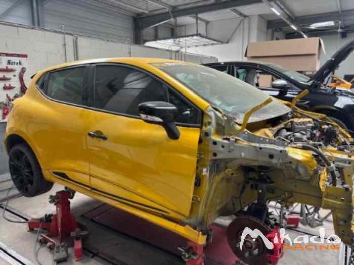 clio 4 RS accidentée – photo 3 sur 5