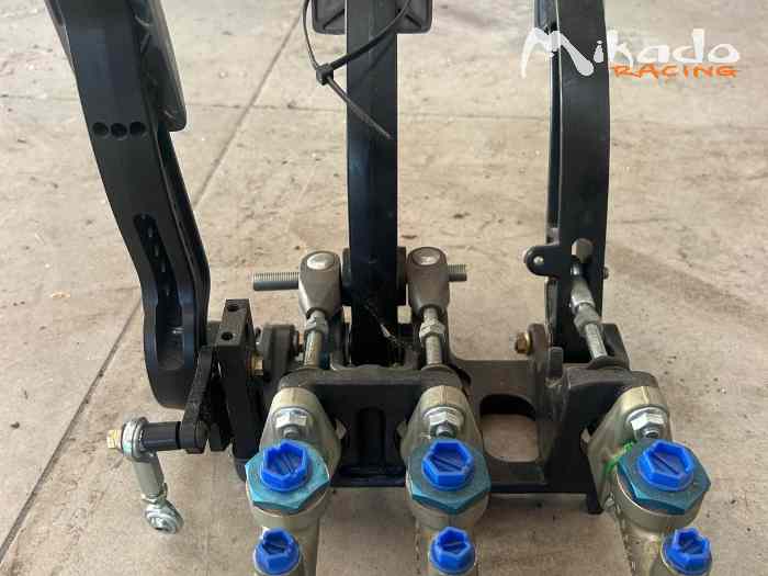 VENDU Pédal box complet tilton 600 avec maître cylindres ap racing – photo 2 sur 6