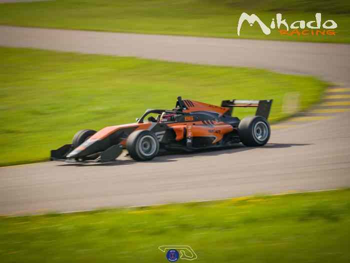 Volant disponible – photo 2 sur 3