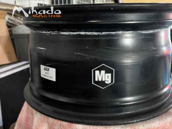 Lot de 6 jantes OZ magnésium 8x18 vw polo R5 – photo 3 sur 3