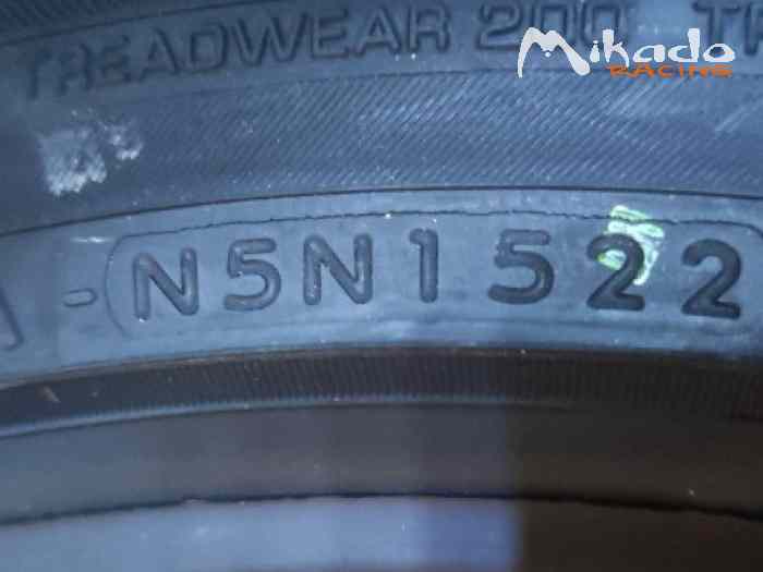 6 pneus AD08R – photo 2 sur 3