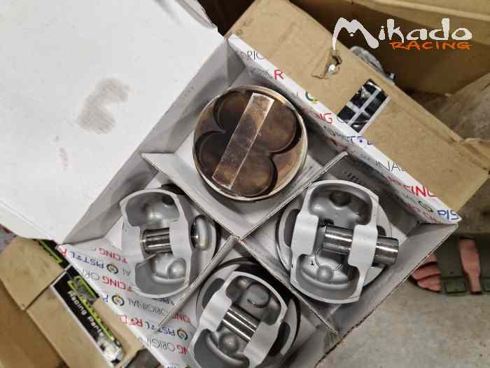 Bloc Bdg pistons et pompe a eau – photo 2 sur 2