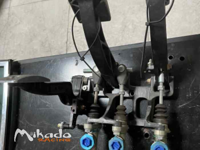 VENDU Pédal box complet tilton 600 avec maître cylindres ap racing – photo 5 sur 6