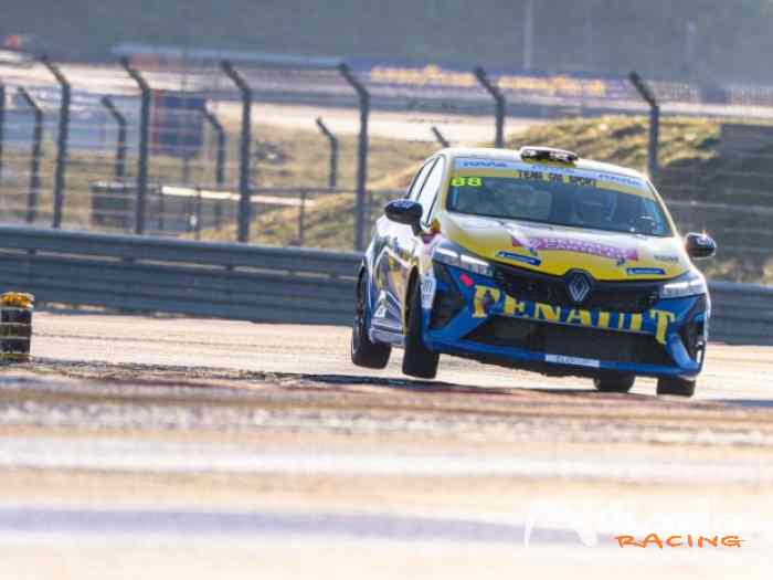 CLIO V CUP LOCATION CHAMPIONNAT EUROPE / ESPAGNE / BOHEMIA – photo 3 sur 6