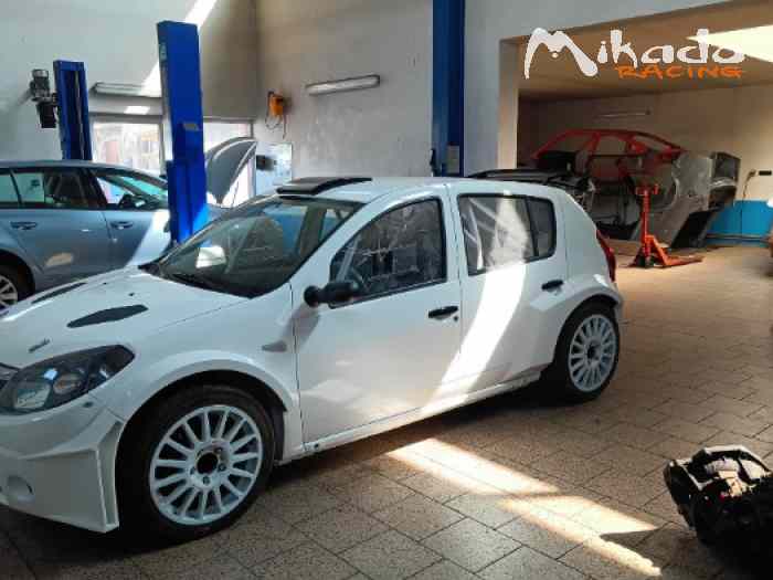 Dacia Sandero S2000 1.6 turbo – photo 2 sur 3