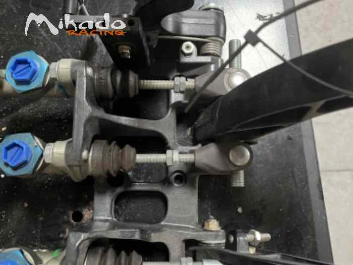 VENDU Pédal box complet tilton 600 avec maître cylindres ap racing – photo 4 sur 6