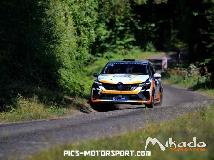location clio rally 5 -rallye de sauveterre 2026 – photo 2 sur 3